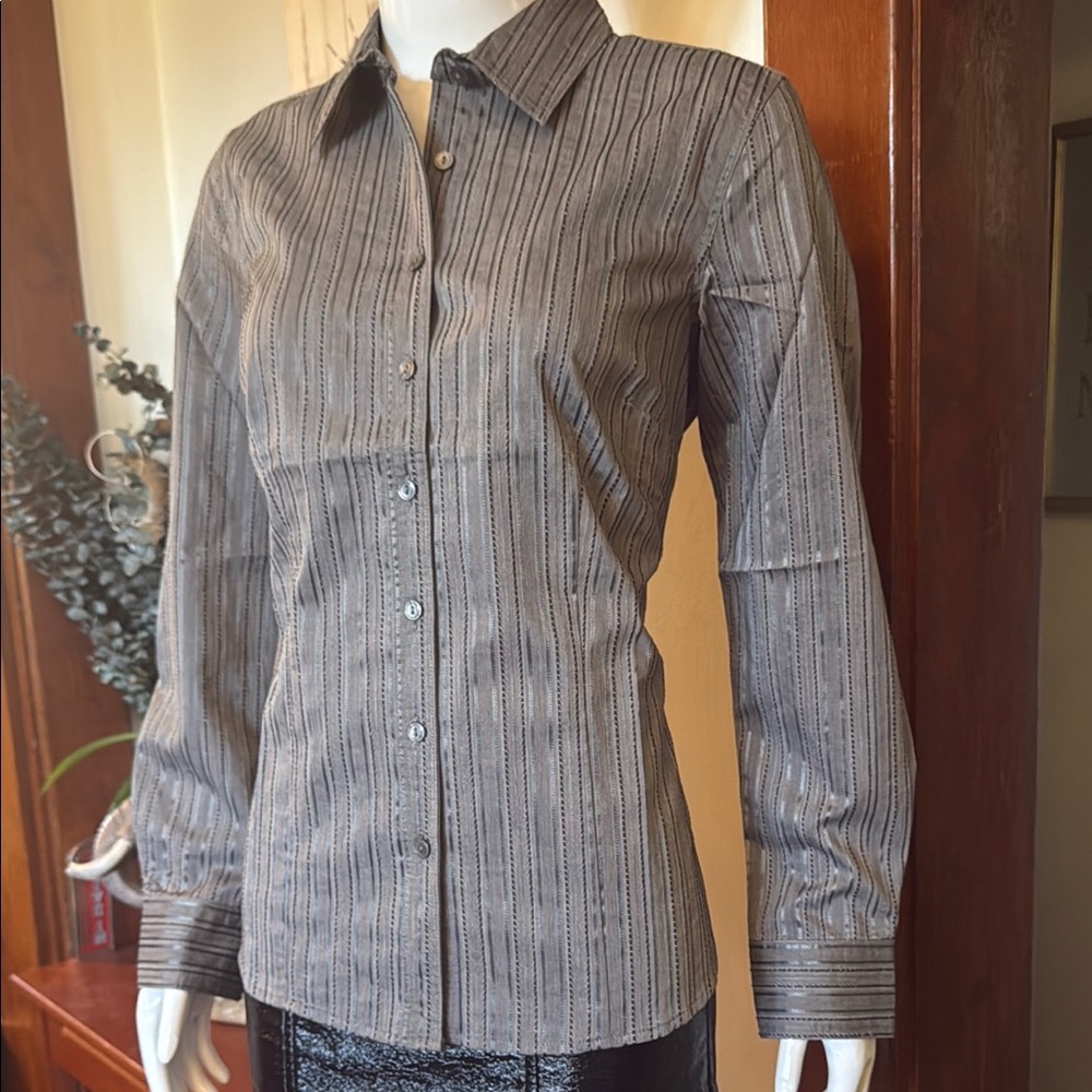 NWT northern reflections size small blue shimmer Striped Button-Up Shirt